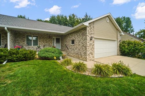 3422 Clearview Dr, Cedar Falls, IA, 50613-5833 | Card Image
