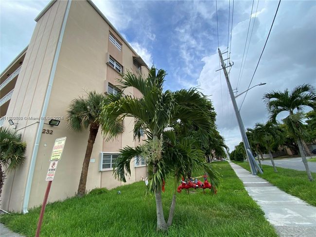 APT-301 - 232 Ne 12 Th Ave, Condo with 2 bedrooms, 2 bathrooms and null parking in Hallandale Beach FL | Image 9