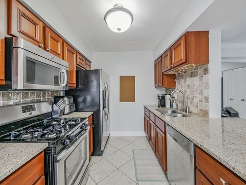 282 E Shag Bark Ln, Streamwood, IL, 60107-6853 | Card Image