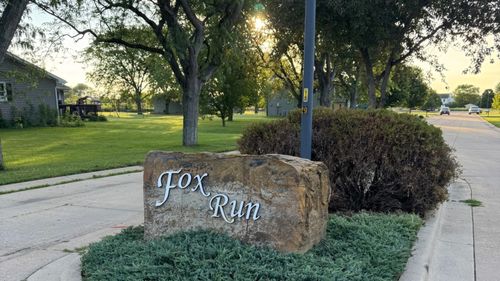 105 Fox Run Ct, Le Roy, IL, 61752-7522 | Card Image