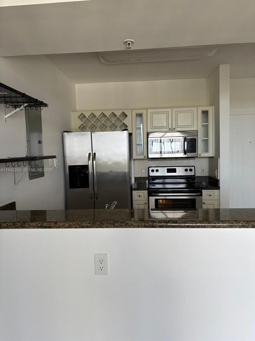 apt-913-1 Glen Royal Pkwy, Miami, FL, 33125-5290 | Card Image