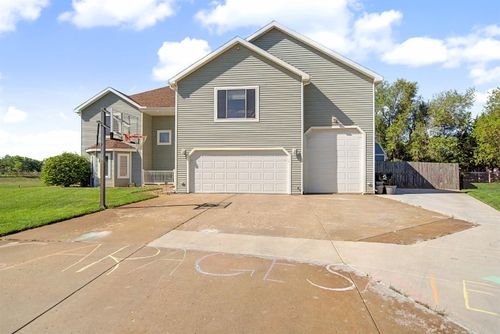 1112 Republic Cir, Salina, KS, 67401-5382 | Card Image
