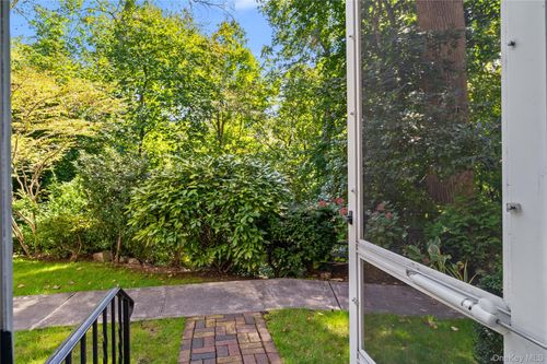 25-25 Alden Pl, Bronxville, NY, 10708-4812 | Card Image
