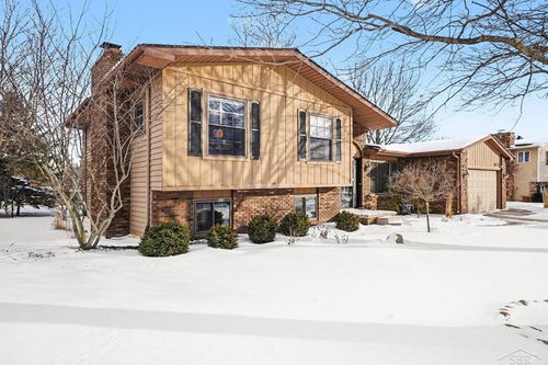 611 E Dawn Drive, Tittabawassee Township, MI, 48623 | Card Image