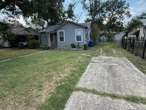 908 Gardina St, San Antonio, TX, 78201-2805 | Card Image
