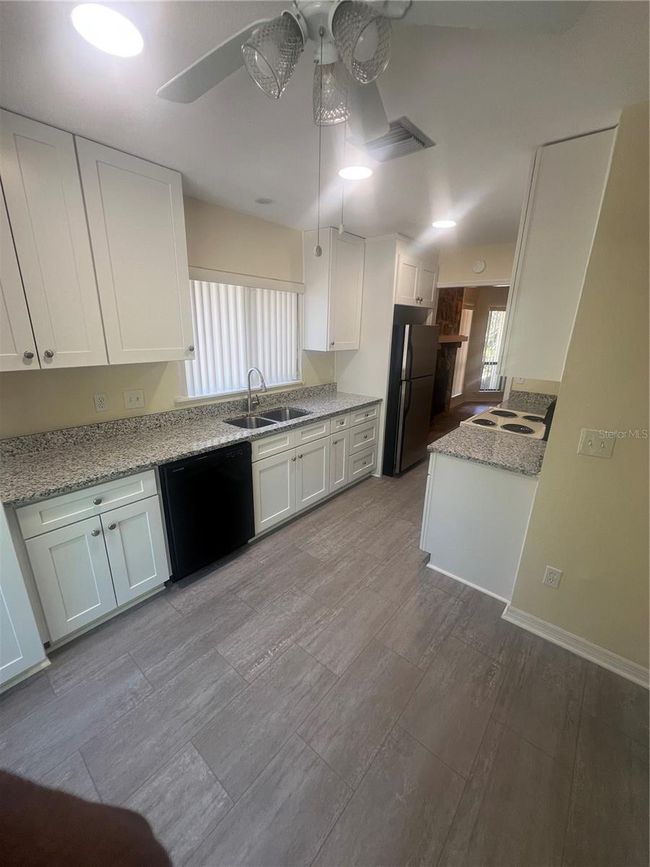 Kitchen | Image 12