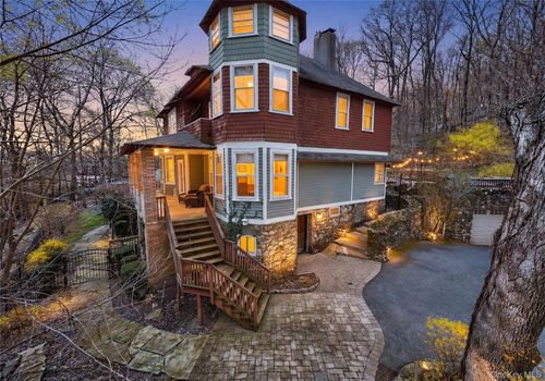 65 Rockledge Dr, Suffern, NY, 10901-4646 | Card Image