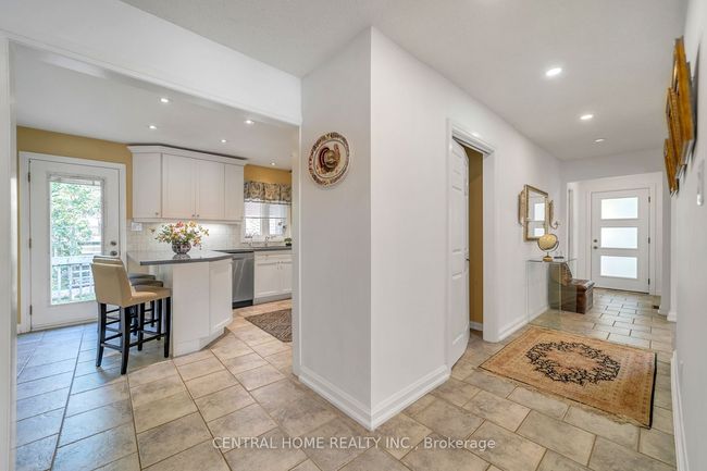 20 Hollis Cres, House other with 4 bedrooms, 3 bathrooms and 4 parking in Holland Landing ON | Image 12