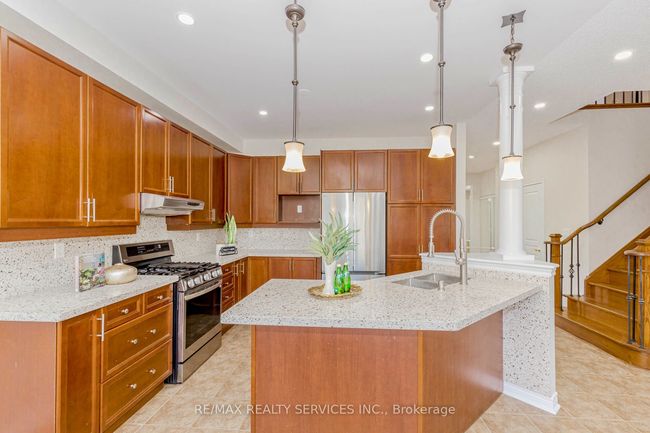 33 Leparc Rd, House other with 7 bedrooms, 5 bathrooms and 5 parking in Brampton ON | Image 11