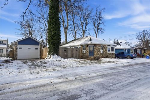 381 Maplewood Ave, Crystal Beach, ON, L0S1B0 | Card Image