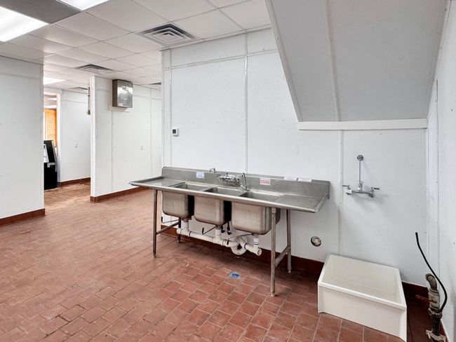 Commercial sink station and mop station | Image 23