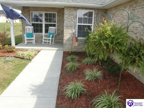 137 Applewood Ln, Elizabethtown, KY, 42701-6484 | Card Image