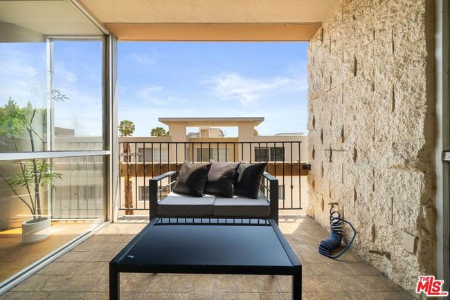 UNIT-406 - 318 N Maple Dr, Condo with 2 bedrooms, 3 bathrooms and 2 parking in Beverly Hills CA | Image 32