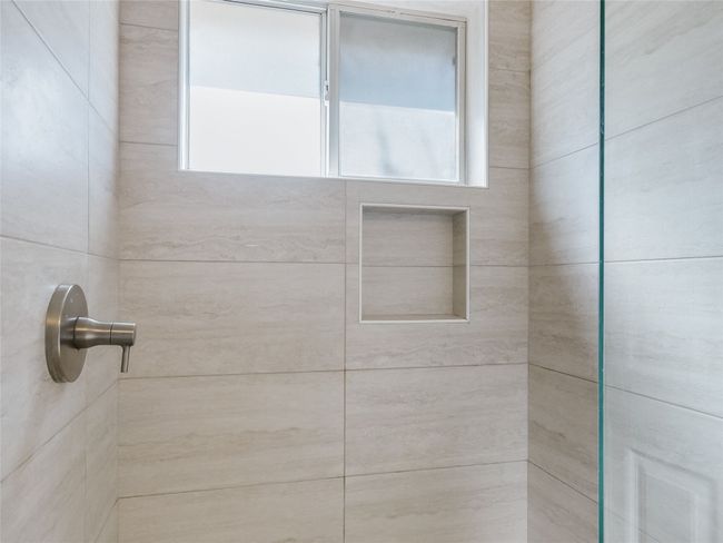 Primary bath | Image 14