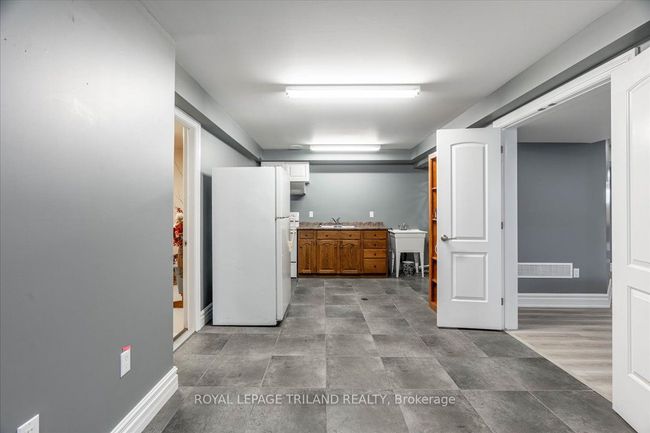 9416 Hickory Dr, House other with 3 bedrooms, 4 bathrooms and 10 parking in Strathroy ON | Image 30