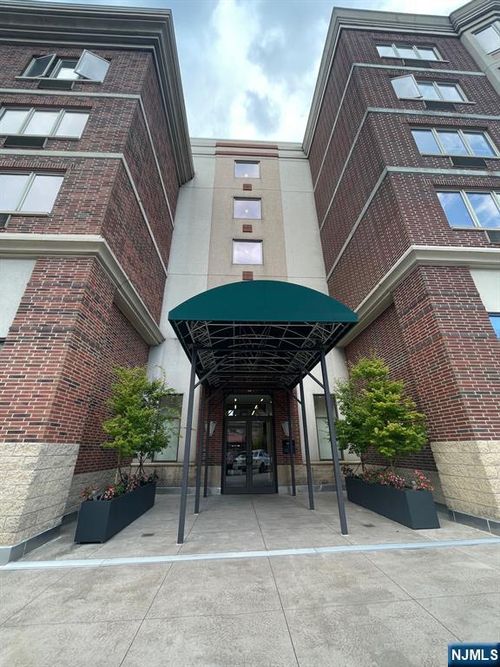 1106 City Pl, Edgewater, NJ, 07020-3135 | Card Image