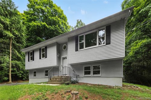 5760 Route 82, Clinton Corners, NY, 12514-2146 | Card Image