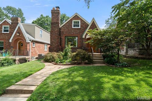 6570 Lindenwood Pl, Saint Louis, MO, 63109-1220 | Card Image