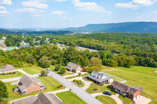 136 Landon Dr, House other with 3 bedrooms, 3 bathrooms and null parking in Mount Carmel TN | Image 66