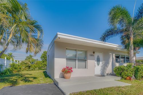 1305 11th Ct, West Palm Beach, FL, 33401-3139 | Card Image