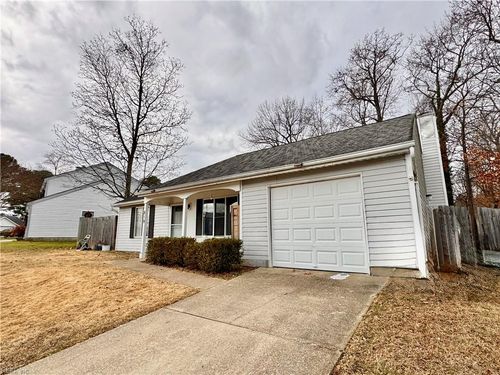 819 Stony Dr, Newport News, VA, 23608-3377 | Card Image