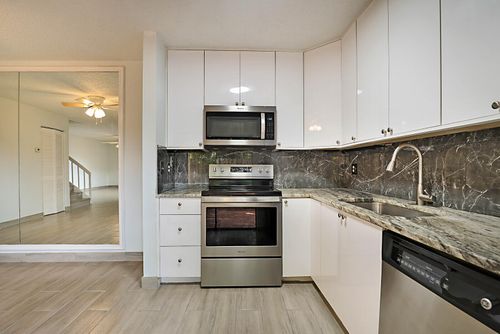 253 Woodland Rd, Palm Springs, FL, 33461-1054 | Card Image