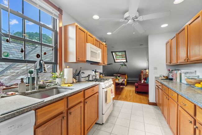 623 Whitney Ave, Home with 21 bedrooms, 13 bathrooms and 12 parking in New Haven CT | Image 31