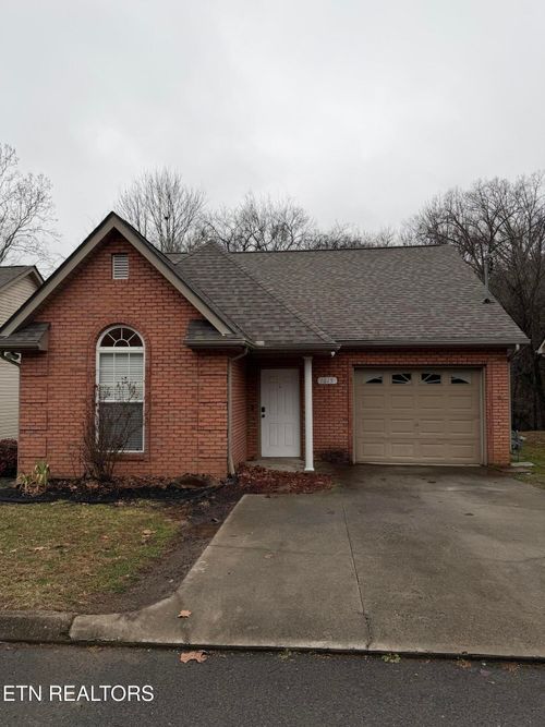 1615 Joe Hinton Rd, Knoxville, TN, 37931-4522 | Card Image