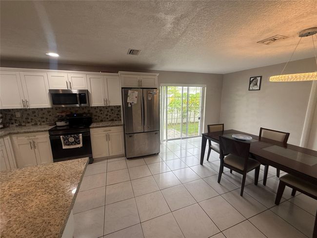 7008 Nw 81 St St, House other with 4 bedrooms, 2 bathrooms and null parking in Tamarac FL | Image 4