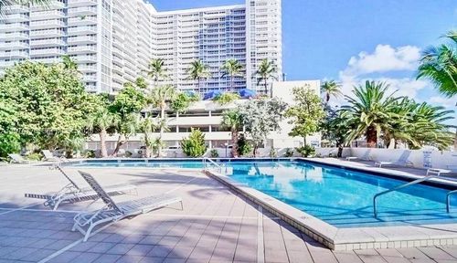 apt-3i-7545 E Treasure Dr, North Bay Village, FL, 33141-4307 | Card Image