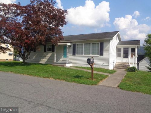 708 Harvard St, LEWISTOWN, PA, 17044-1637 | Card Image