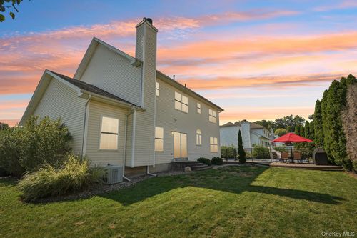 2622 Liberty Rdg, New Windsor, NY, 12553-4924 | Card Image