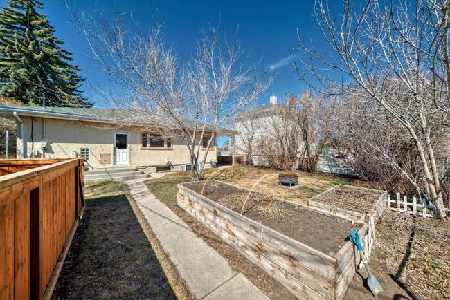2506 21 Street Sw, Home with 3 bedrooms, 2 bathrooms and 3 parking in Calgary AB | Image 38