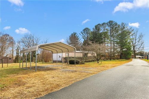 132 Friendly Rd, Thomasville, NC, 27360-9361 | Card Image