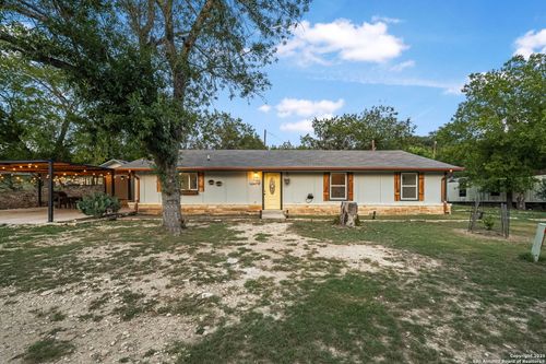 133 Alamo Dr, Pipe Creek, TX, 78063-5706 | Card Image