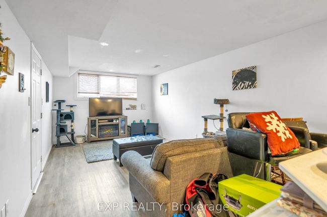 679 Frobisher Crt, House attached with 5 bedrooms, 3 bathrooms and 4 parking in Oshawa ON | Image 26