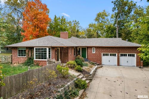 1025 Crescent Dr, Clinton, IA, 52732-4739 | Card Image