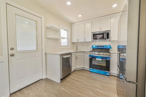 57 Westbury Ave, Carle Place, NY, 11514-1506 | Card Image