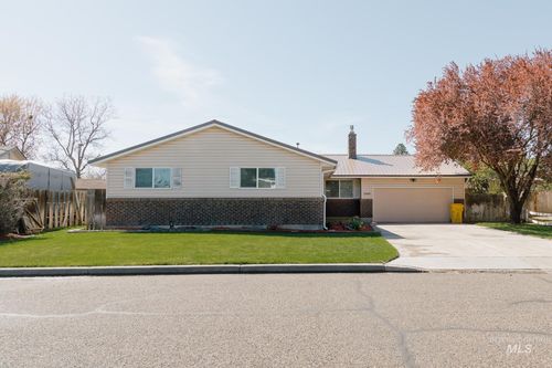 1366 Arata Way, Ontario, OR, 97914-4504 | Card Image