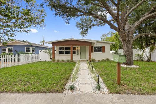 7042 Dartmouth Ave N, SAINT PETERSBURG, FL, 33710-7652 | Card Image