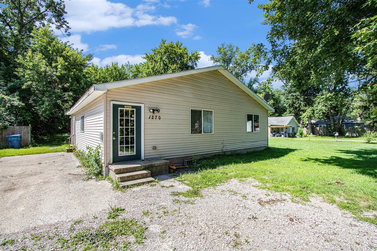 Maynard Dr, Benton Harbor, MI 49022