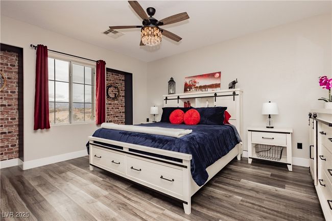 Enormous Primary bedroom | Image 18