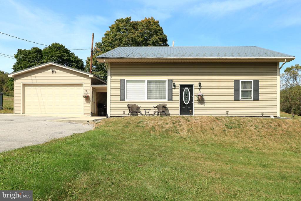 Hoovers Ln, Tyrone, PA 16686