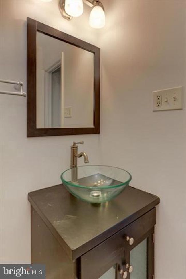 6667 Mclean Dr, Townhouse with 3 bedrooms, 4 bathrooms and null parking in Mclean VA | Image 23