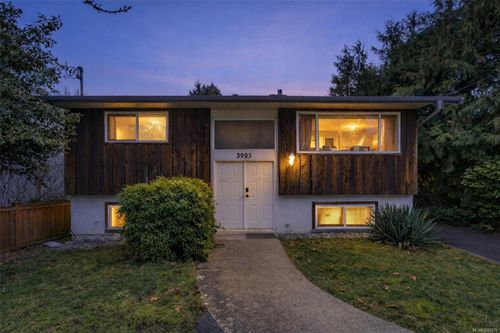 3905 Grange Rd, Victoria, BC, V8Z4T6 | Card Image
