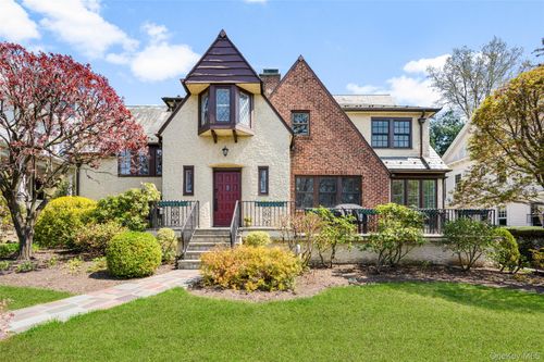 210 Cliff Ave, Pelham, NY, 10803-2220 | Card Image