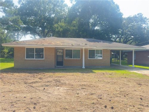102 Alexander Dr, Hammond, LA, 70401-2228 | Card Image