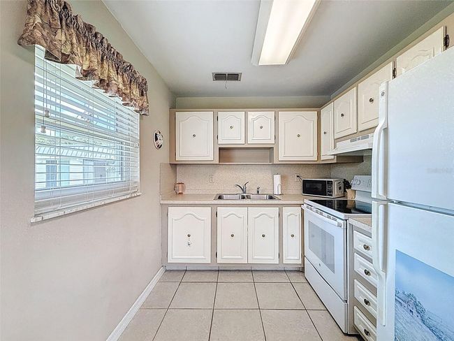 11821 Boynton Ln, Condo with 2 bedrooms, 2 bathrooms and null parking in New Port Richey FL | Image 8
