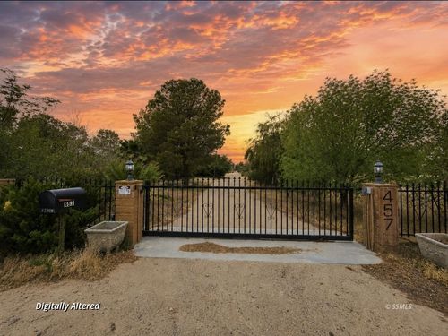457 Phillips St, Ridgecrest, CA, 93555-8418 | Card Image