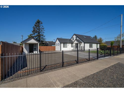 104 Del Monte Ave, Tillamook, OR, 97141-2504 | Card Image